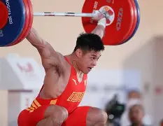 举重超级杯上演强强对话，天山猎隼队强势反弹南城银狐队，团队配合流畅；防线高度稳定