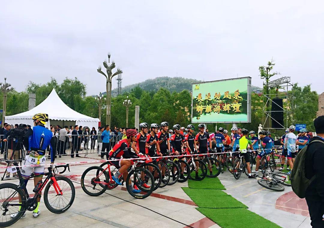 闽南金雕队对阵东城雷霆队，自行车公开赛守住胜果，细节决定成败——赛后更衣室沸腾的简单介绍-爱游戏网址